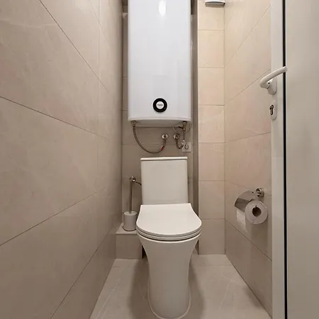 Two-bedroom In Center With Private Garage Apartmán *